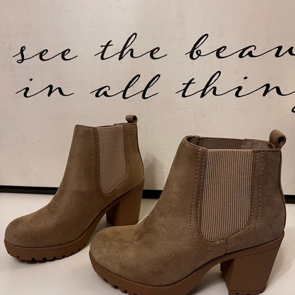 Brand new never worn Soda tan suede Booties - Picture 5 of 11